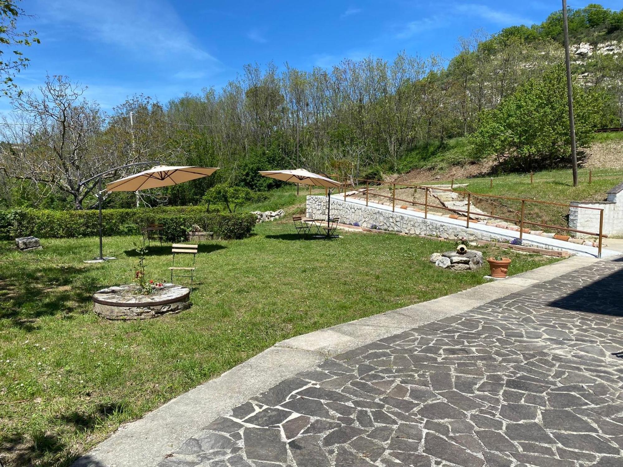 Bed&Breakfast La Ginestra Abbateggio Exterior photo